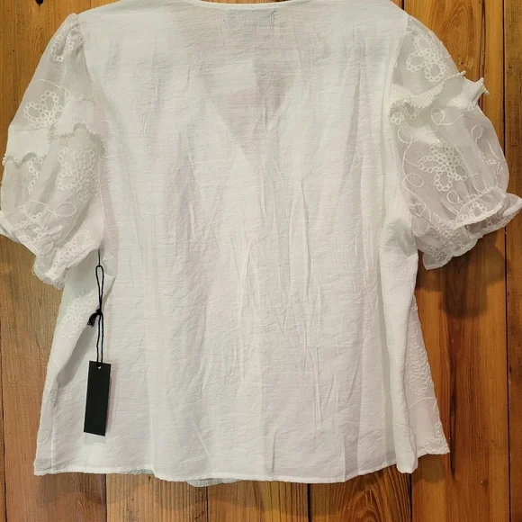 Women's White Lace Top - Picture 10 of 16